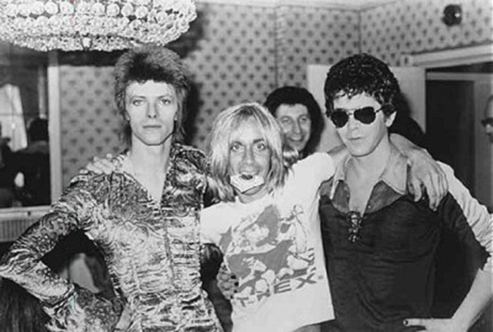 Com David Bowie(primeiro à esquerda) e Iggy Pop (meio): companheiros de histórias lendárias