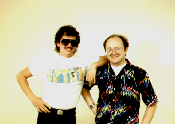 Kevin Eastman e Peter Laird em uma pequena convenção de quadrinhos em Lauderdale Lakes, Flórida 1986