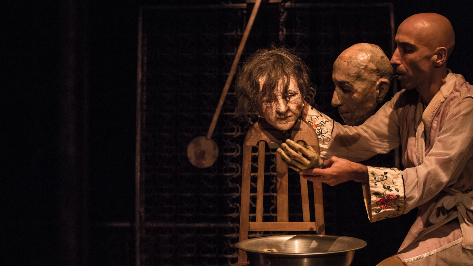 Companhia dos a deux apresenta universo da cia dos a deux okEX