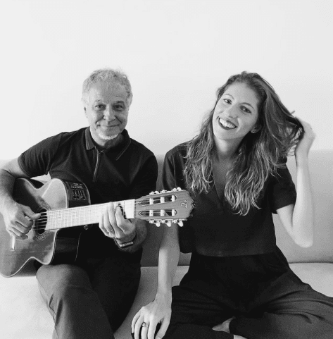 Laura Zandonadi e Sérgio Chiavazzoli regravam Gil