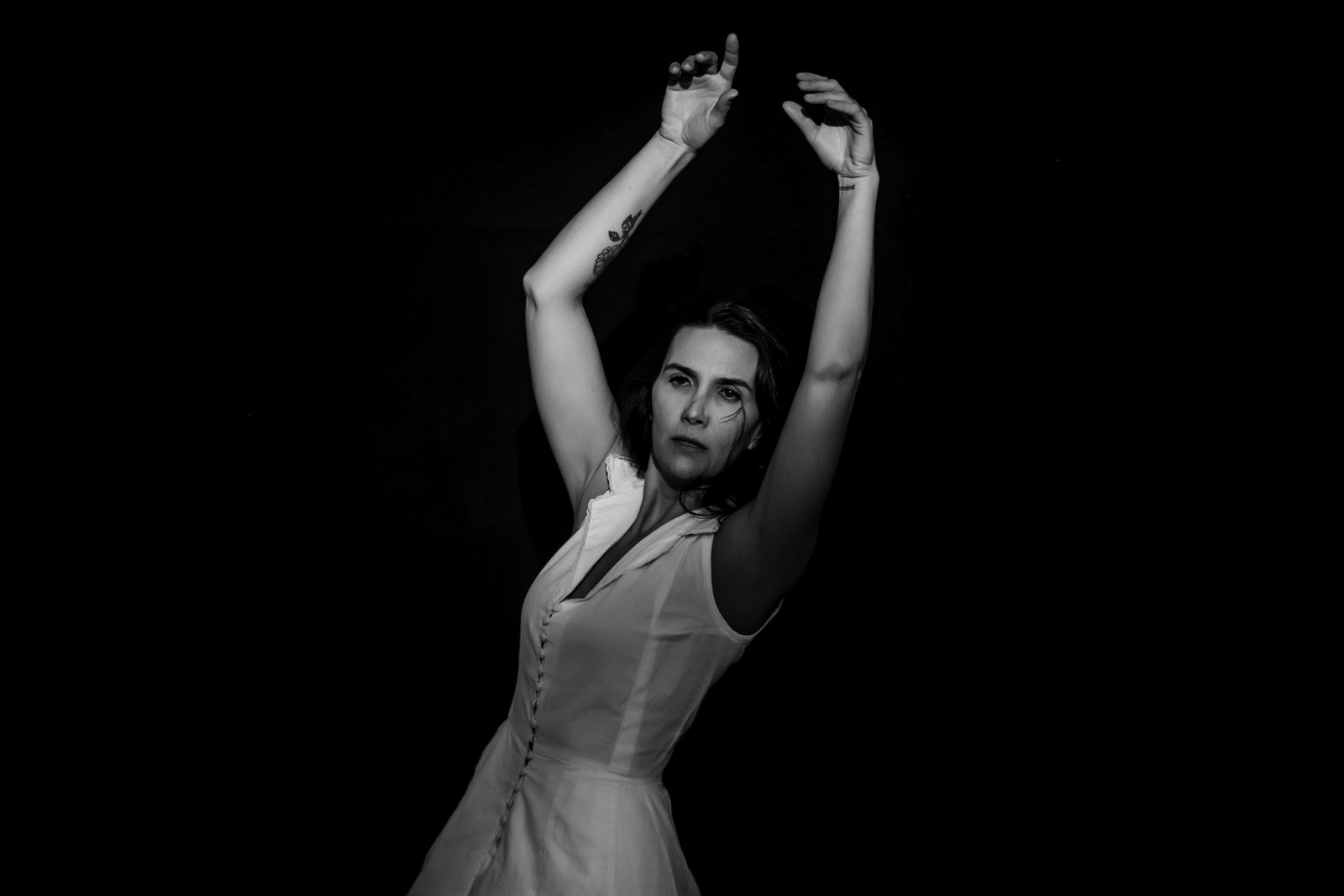 Trecho do clipe "O Mar de Madalena", do UmQuarto