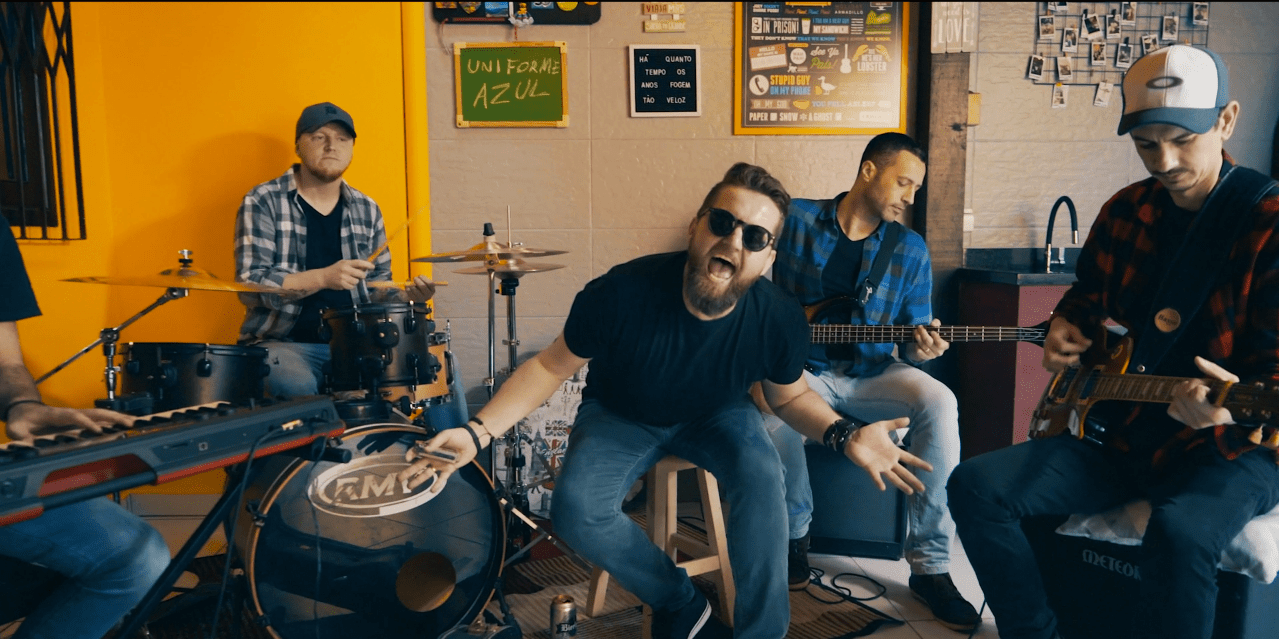 Uniforme Azul - Romulo Carvalho - Clipe