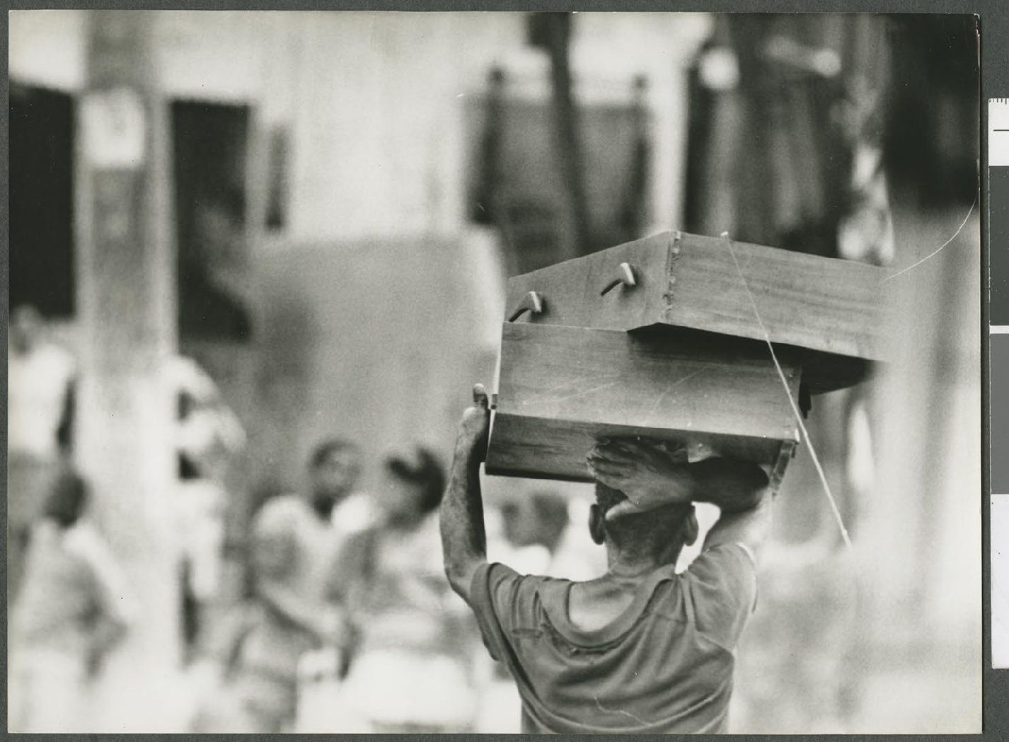 Catacumba. Jornal O Correio da Manhã. Rio de Janeiro, 1964. Fundo Correio da Manhã_Arquivo Nacional.