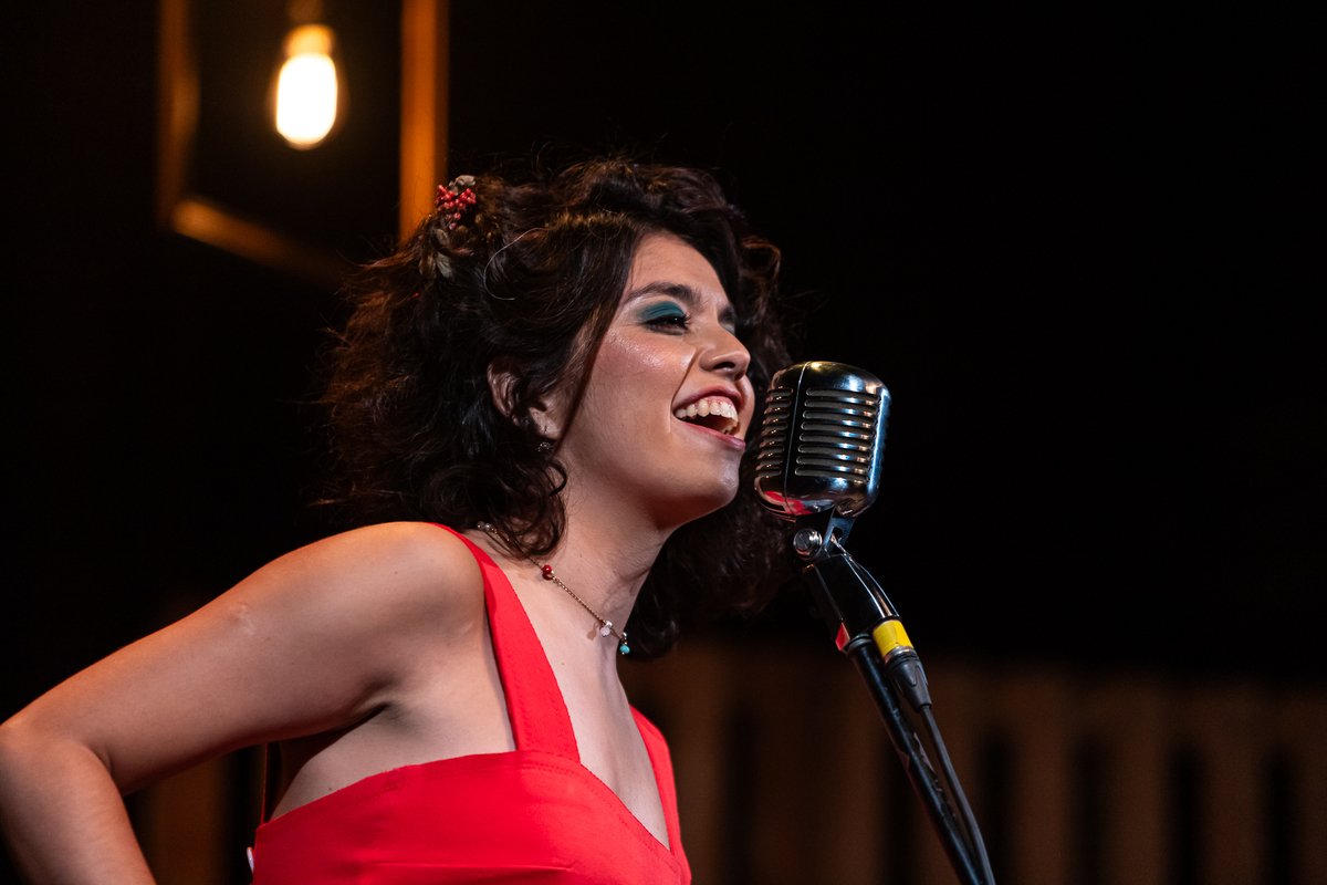 Luiza Breves ao vivo