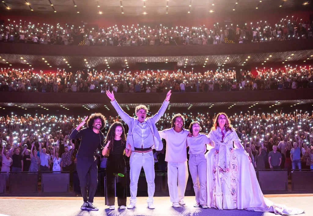 Duetos com Du Moscovis e Patricya Travassos lotando o Teatro Guaira, no Festival de Curitiba - Crédito Lina Sumizono