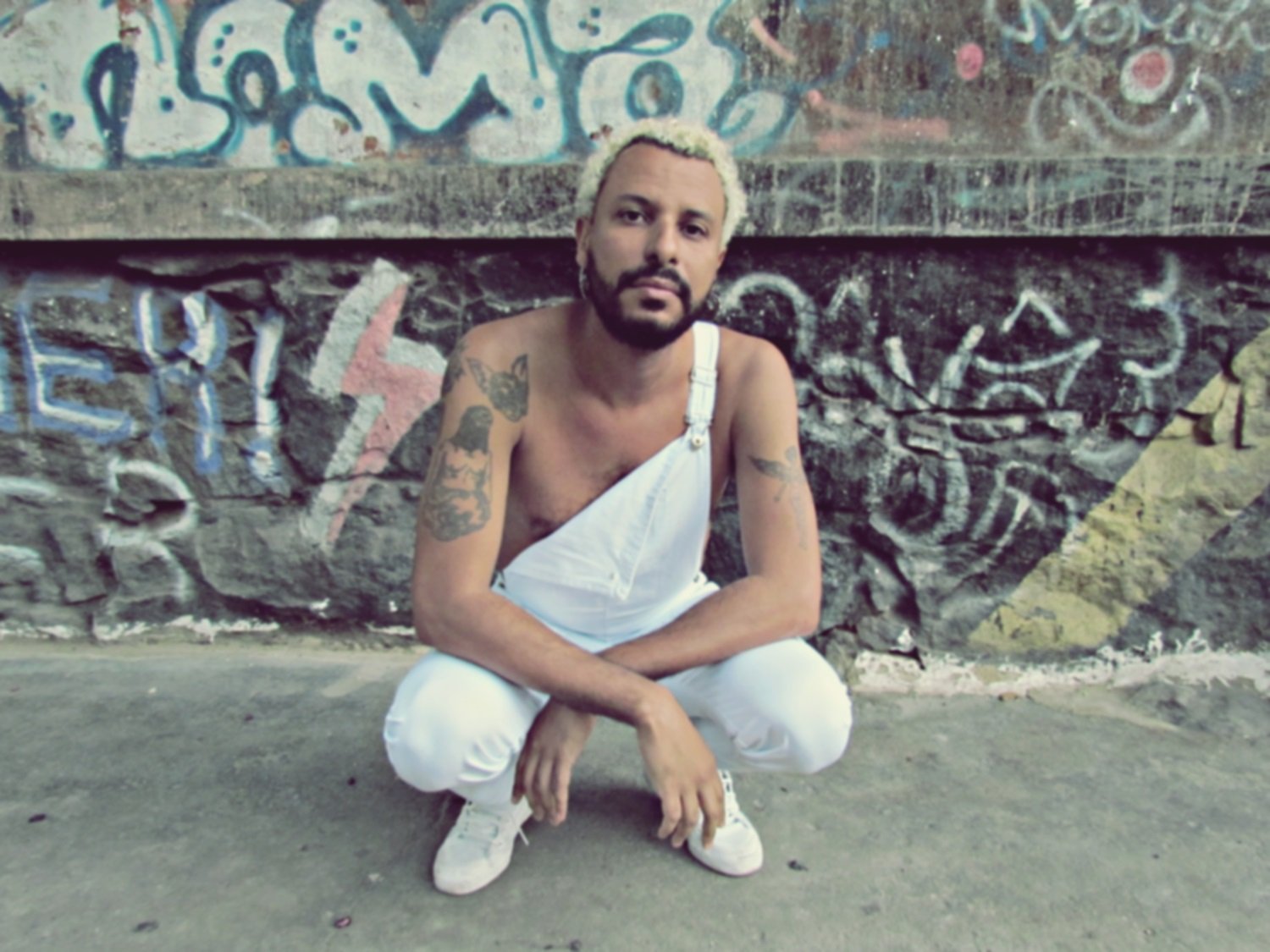 João Jardel vai de macumba industrial em “POP”