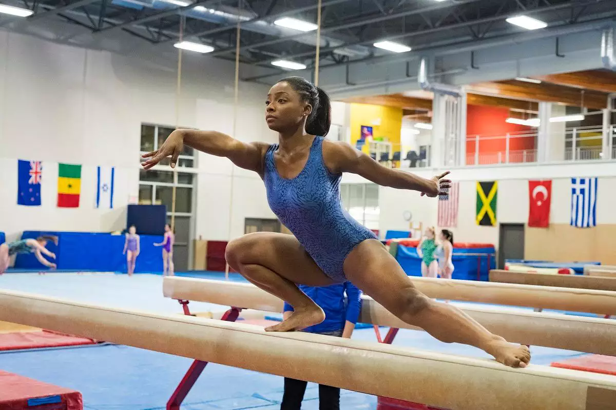 A História de Simone Biles: Coragem Para Vencer