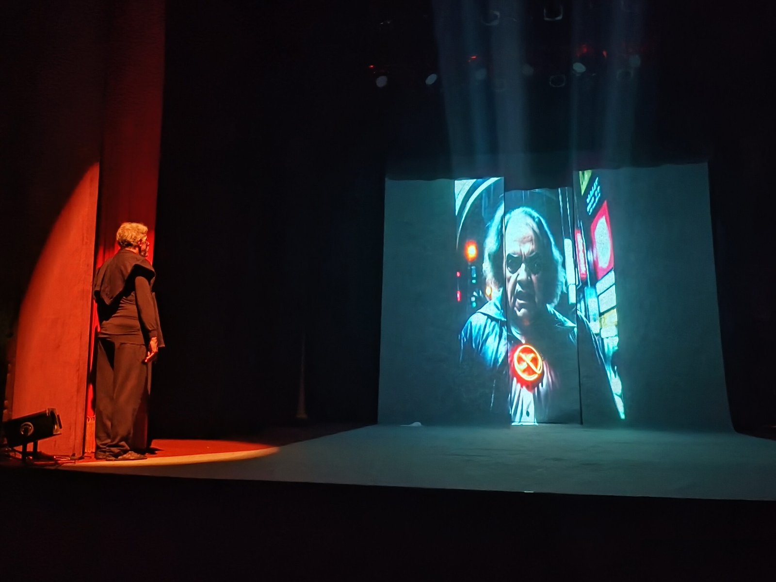 Antonio Grassi em Hamleto - Crédito fotográfico Renata Barros