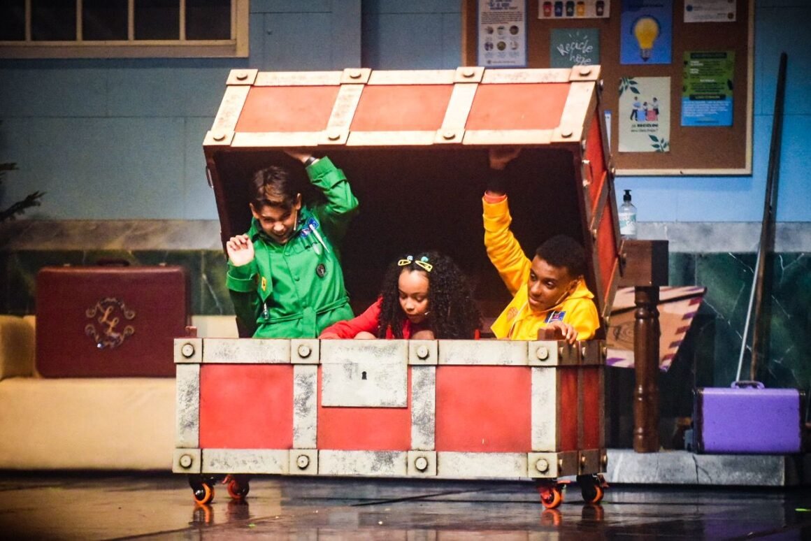  DETETIVES ZECA, MEL E MAX - STEFANO AGOSTINI, EMILLY PUPUIM, SAMUEL MINERVINO - CRÉDITO RENATA SPINELLI