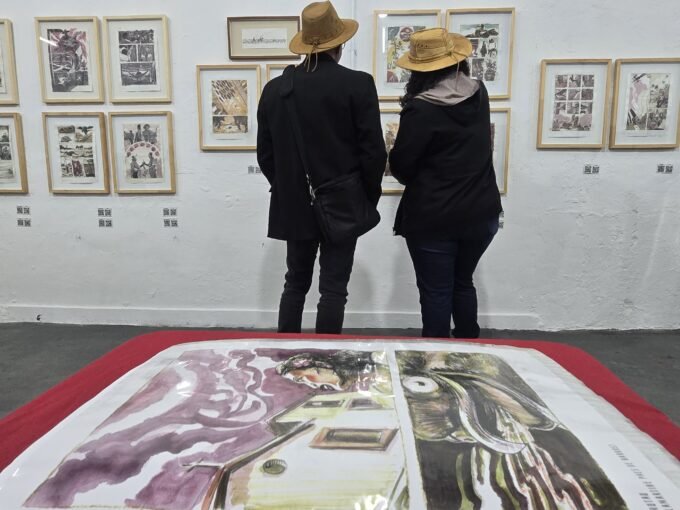 Exposição Nos Braços do Violeiro tem entrada gratuita e conta com recursos de acessibilidade