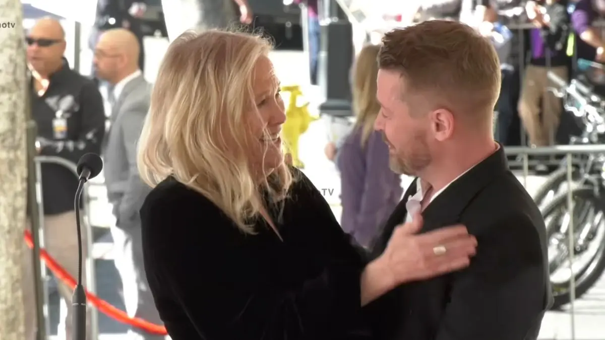 Macauley Culkin presta sua homenagem a Catherine O’Hara, falecida aos 71 anos