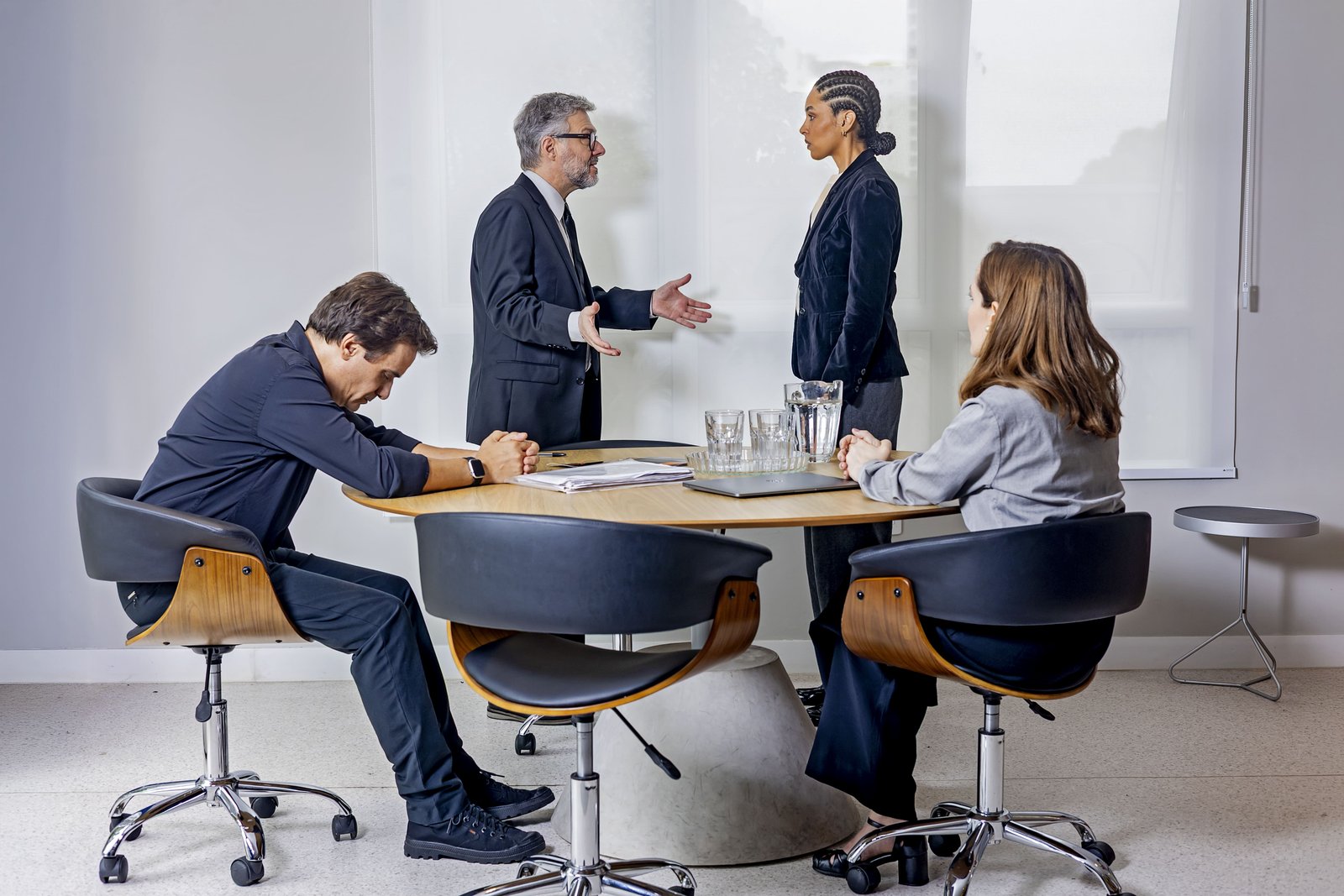 Foto de Ronaldo Gutierrez Cena da peça Nós, os Justos(1)