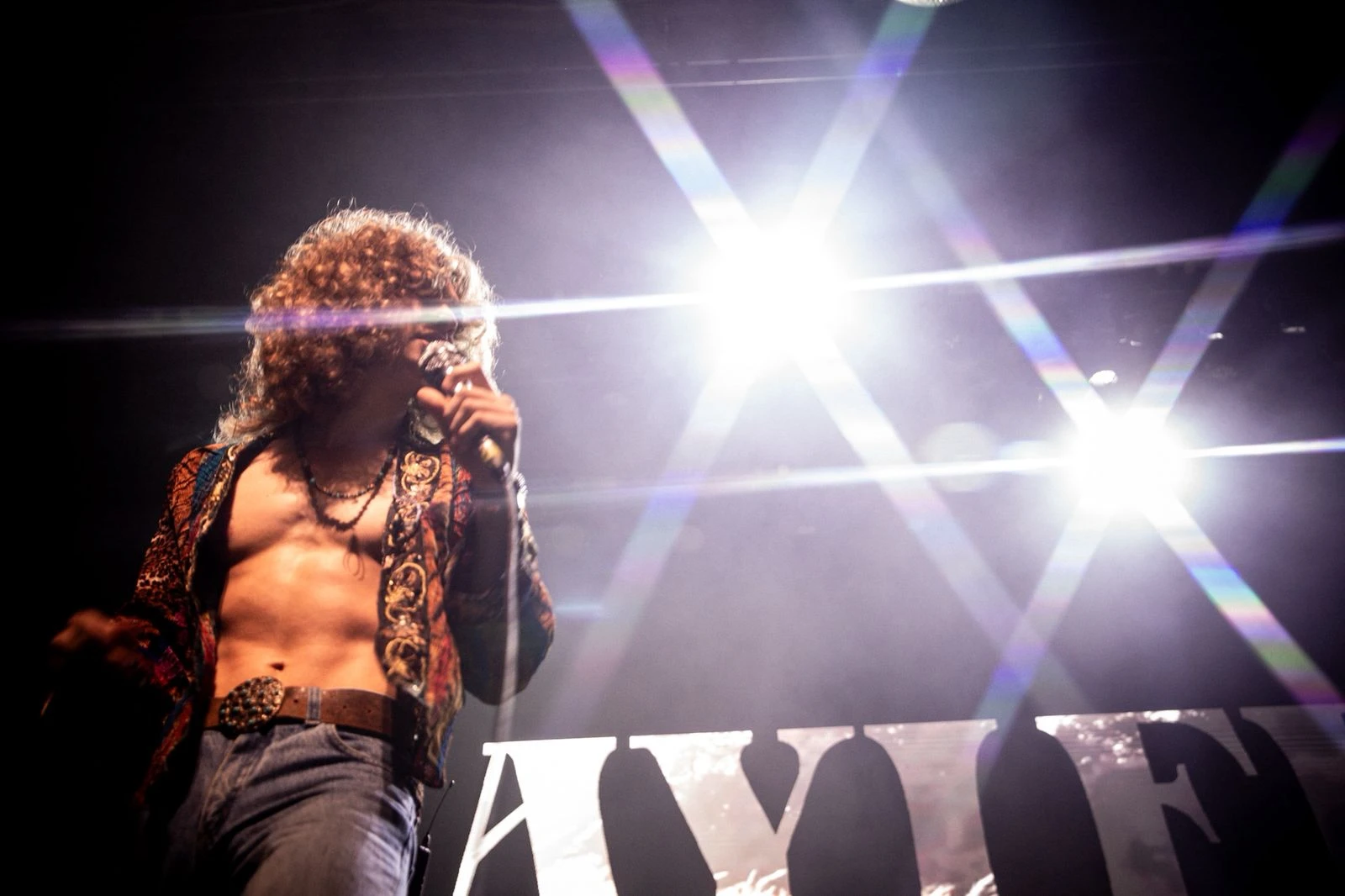 Novo Led Zeppelin? Jayler se apresenta no Rio evidenciando semelhanças