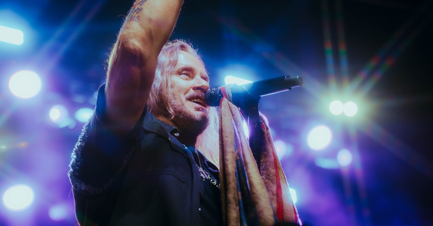 Lynyrd Skynyrd abraça o tributo com resiliência e orgulho