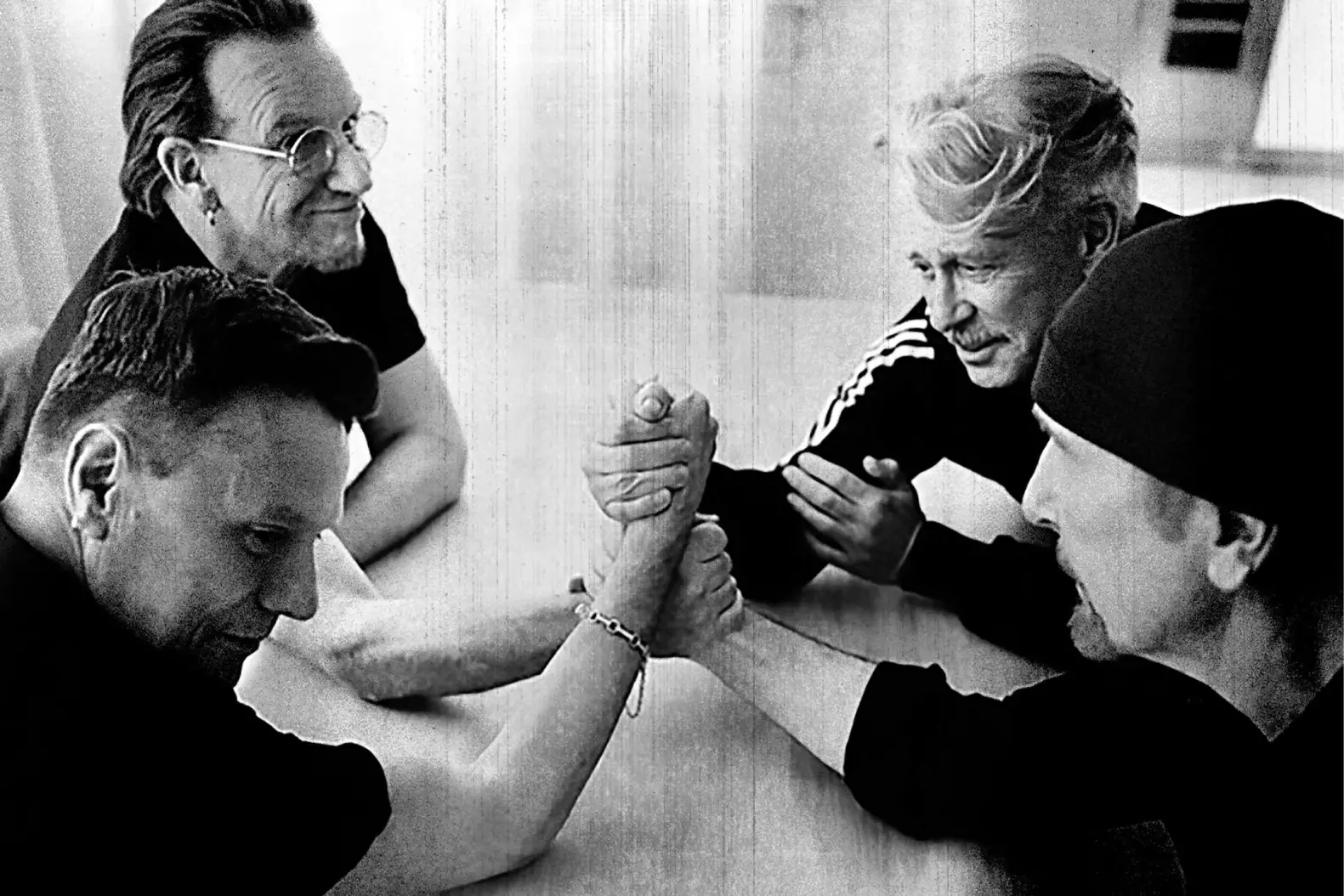 Do Cinza à Ressurreição: U2 Surpreende com o Reflexivo EP ‘Easter Lily’