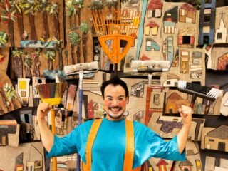 Teatro de la Plaza e Cia. Patética apresentam o espetáculo 'O Senhor das Vassouras'