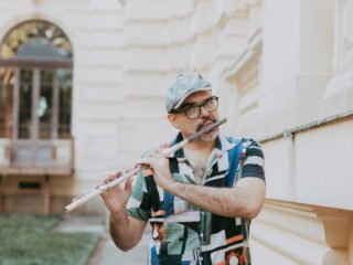 Ivan Melillo em fotografia de divulgação do livro “Crônicas Musicais” – Crédito Karen Lusvardi (15)