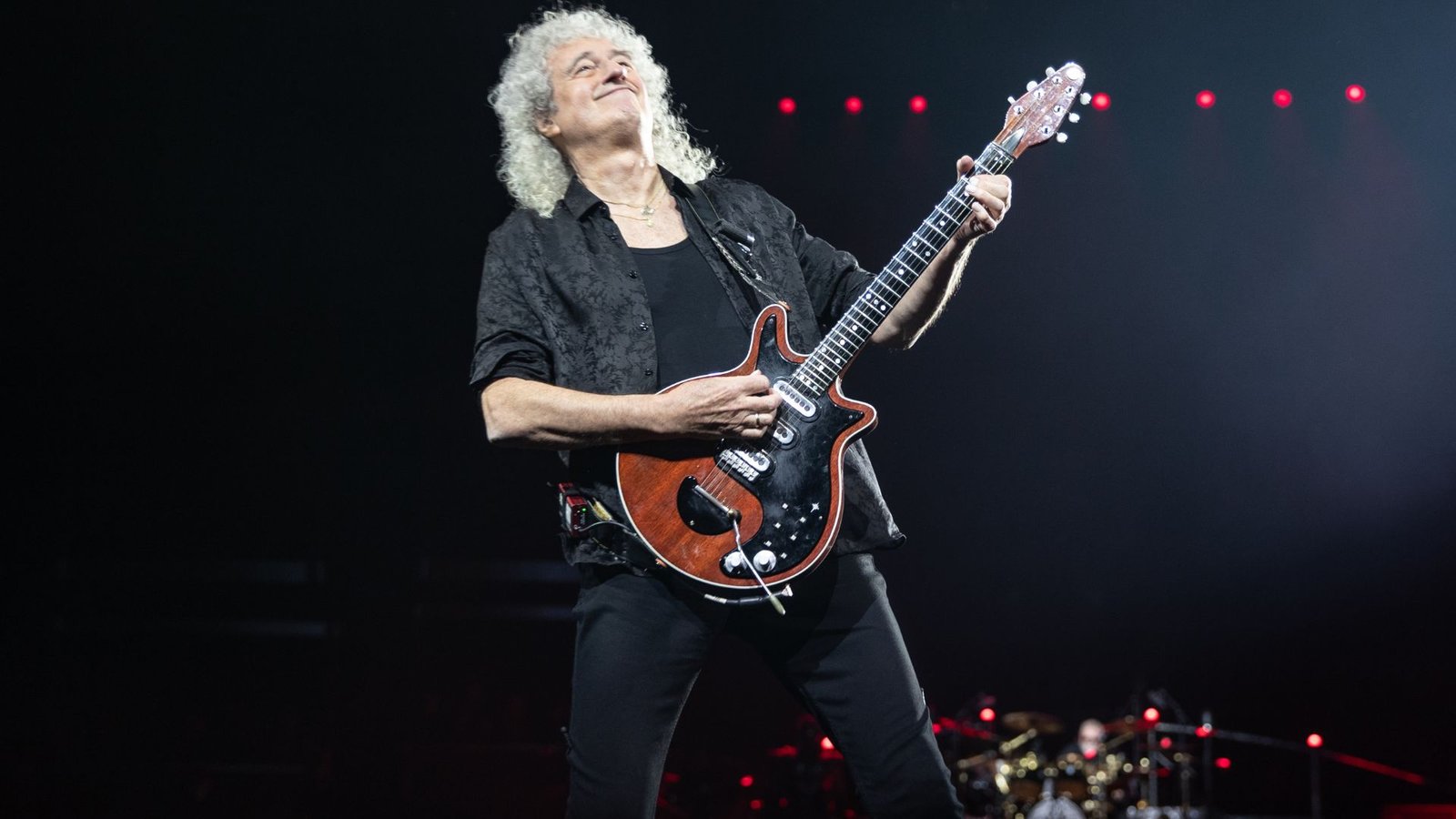 Brian May recria capa clássica do Queen com IA e critica o resultado