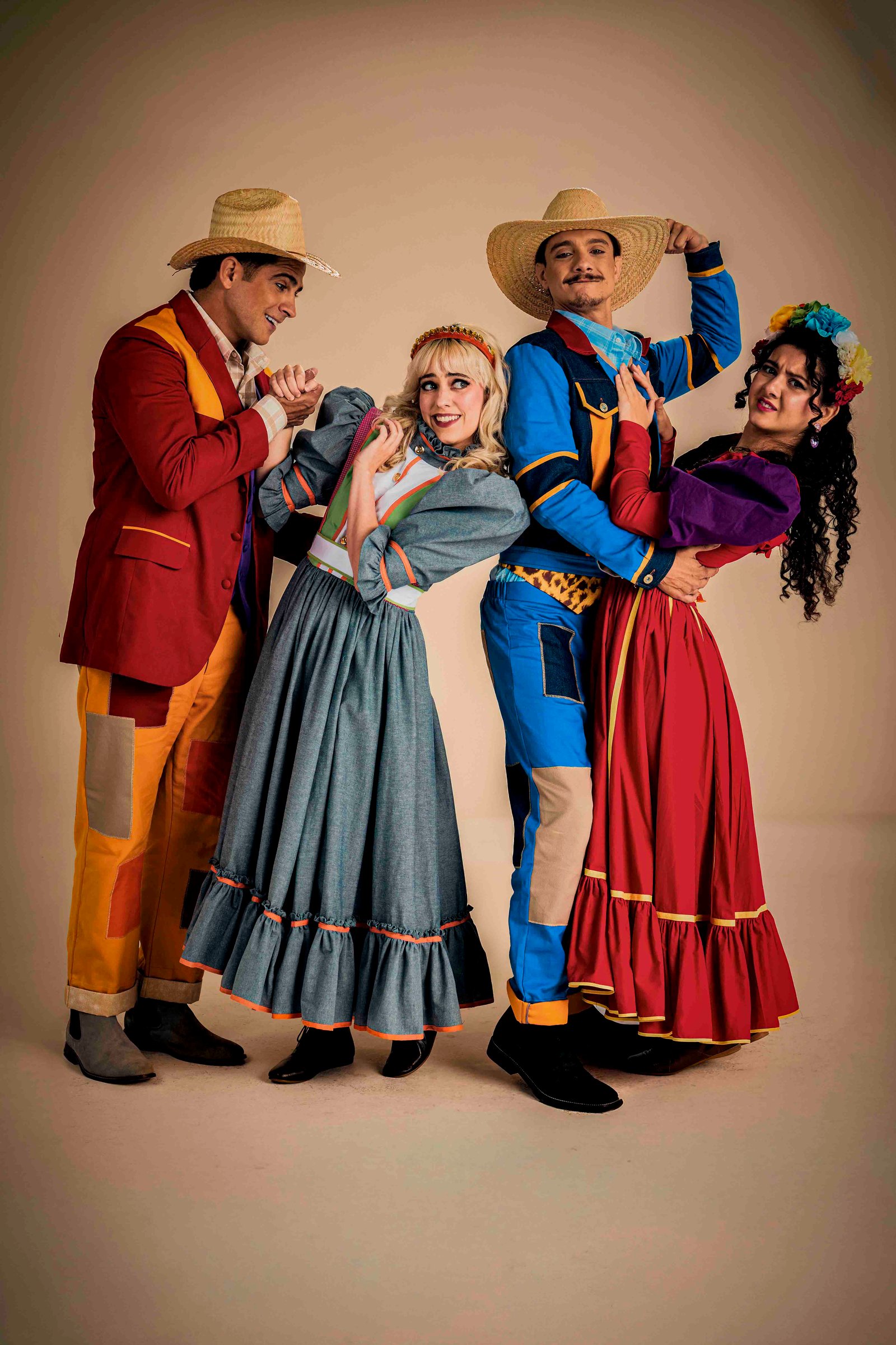 11 BERNARDO MESQUITA, SOFIE ORLEANS, CADU LIBONATI E LORENA TUCCI FOTO JOÃO PEDRO HACHIYA