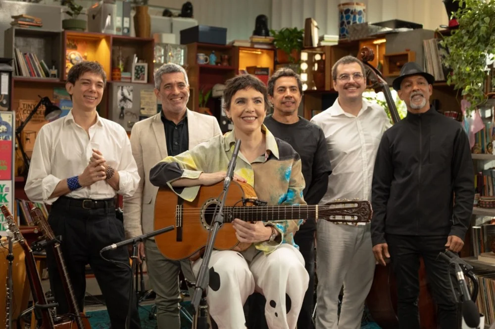 Adriana Calcanhotto no Tiny Desk Brazil