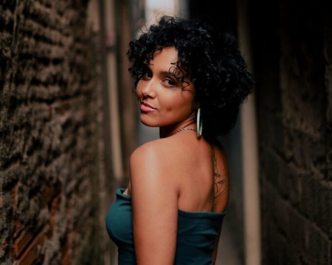 Nina Oliveira por Matheus Maia